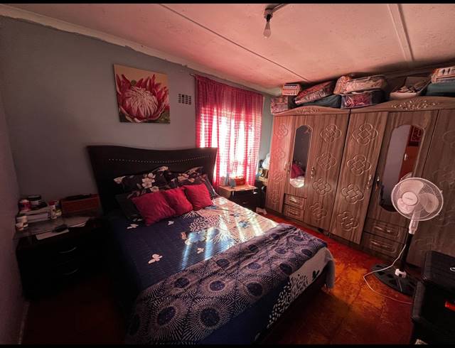 3 BEDROOM FREEHOLD FOR SALE IN MANENBERG